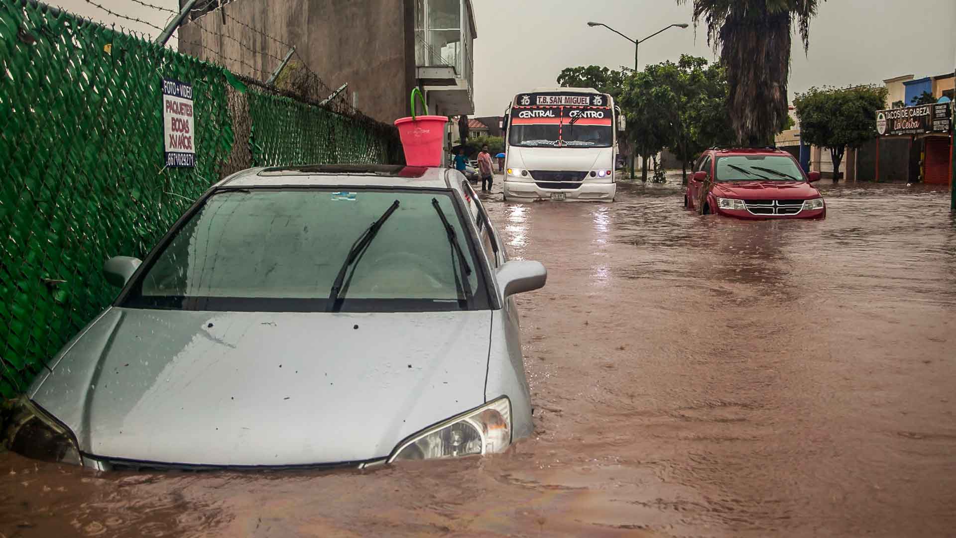Al menos cinco muertos y 11 desaparecidos en México por el desbordamiento de un río