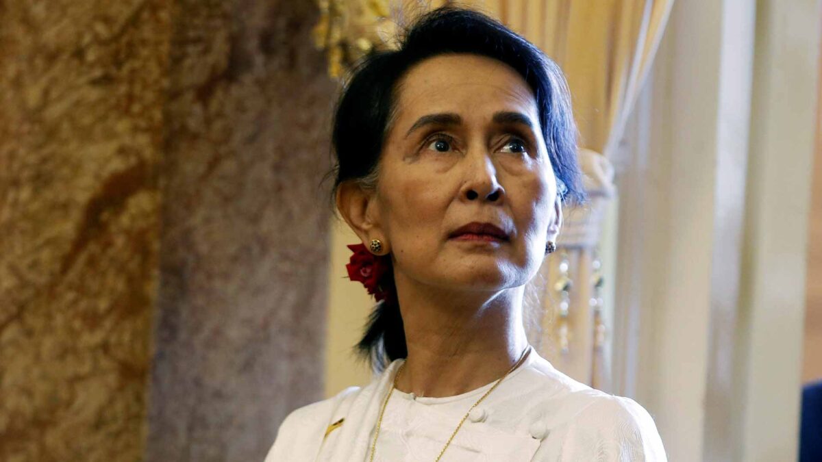 Aung San Suu Kyi defiende el encarcelamiento de los dos periodistas de Reuters