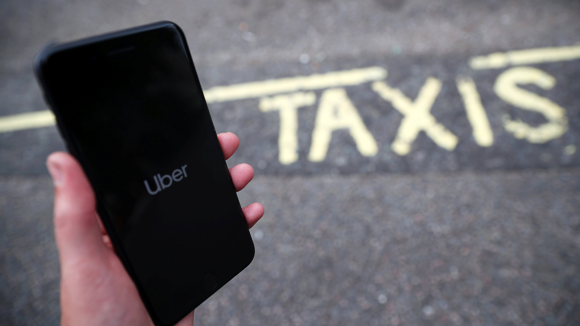 Cabify y Uber ofrecerán viajes gratis el miércoles y el taxi amenaza con colapsar las apps