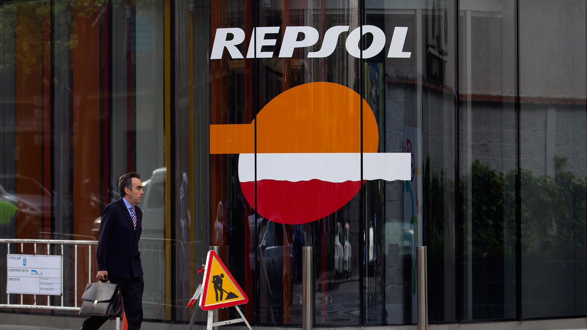 CaixaBank pone a la venta su participación de 2.500 millones de euros en Repsol