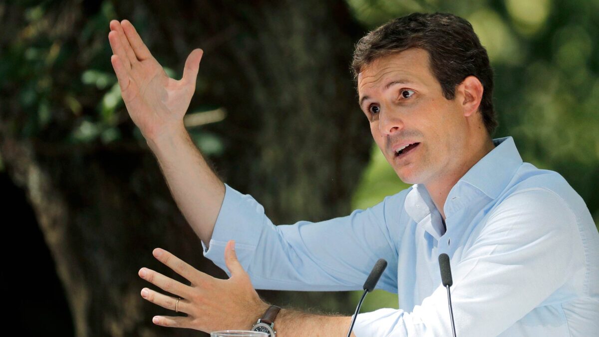 Casado anuncia que el PP celebrará su convención nacional en diciembre y que la coordinará Feijóo