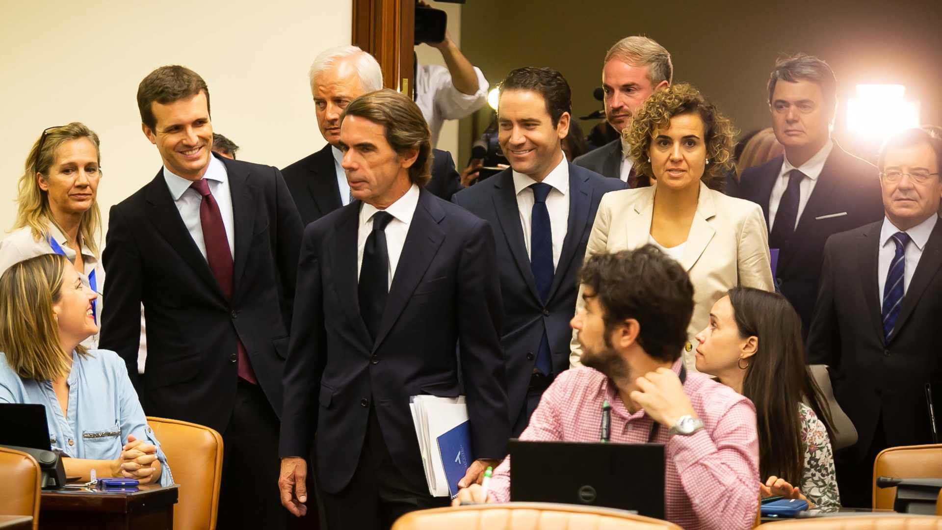 Cruce de descalificaciones entre Aznar y varios diputados en el Congreso