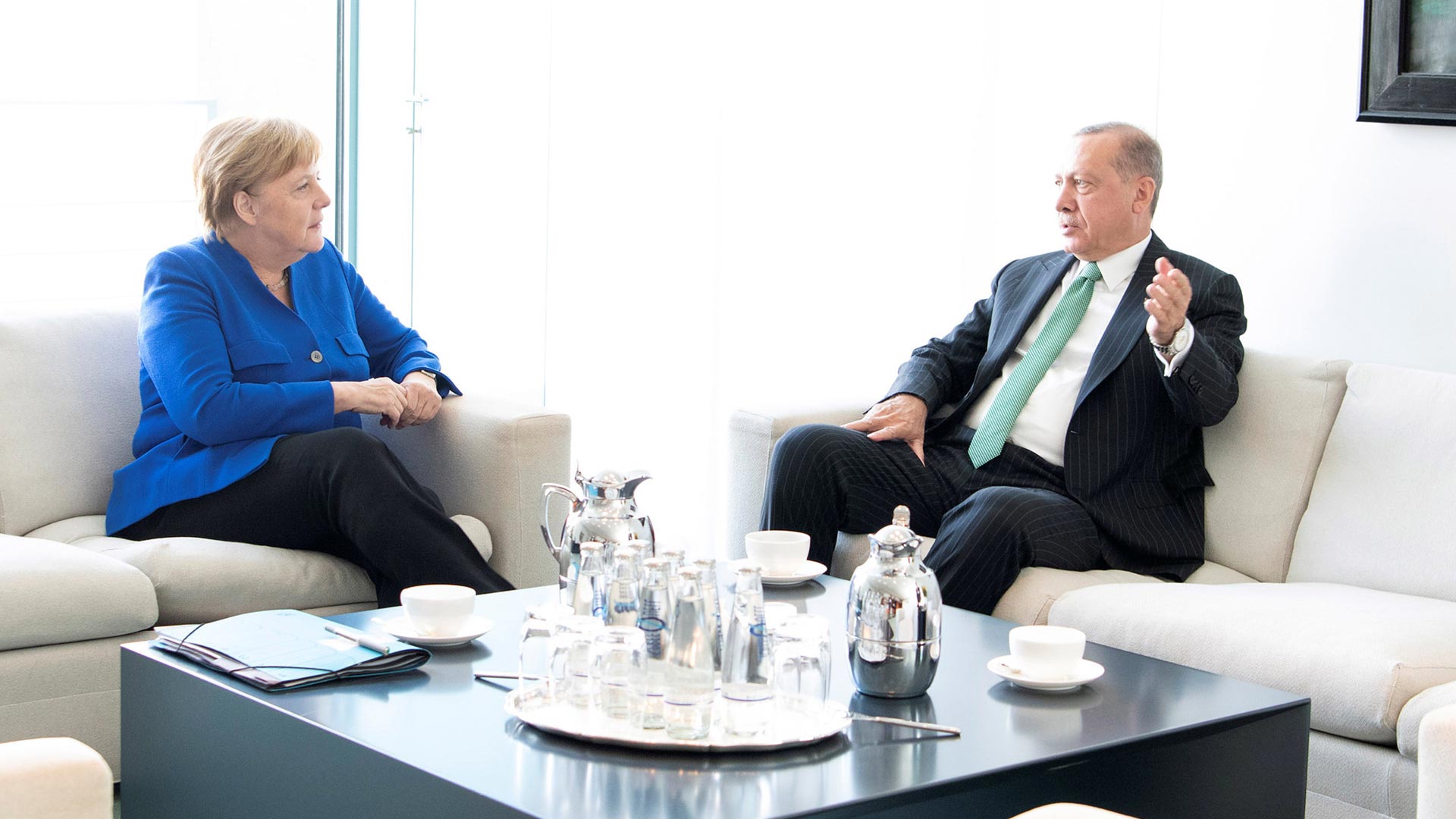 Distensión entre Merkel y Erdogan pese a las "profundas diferencias" entre sus países
