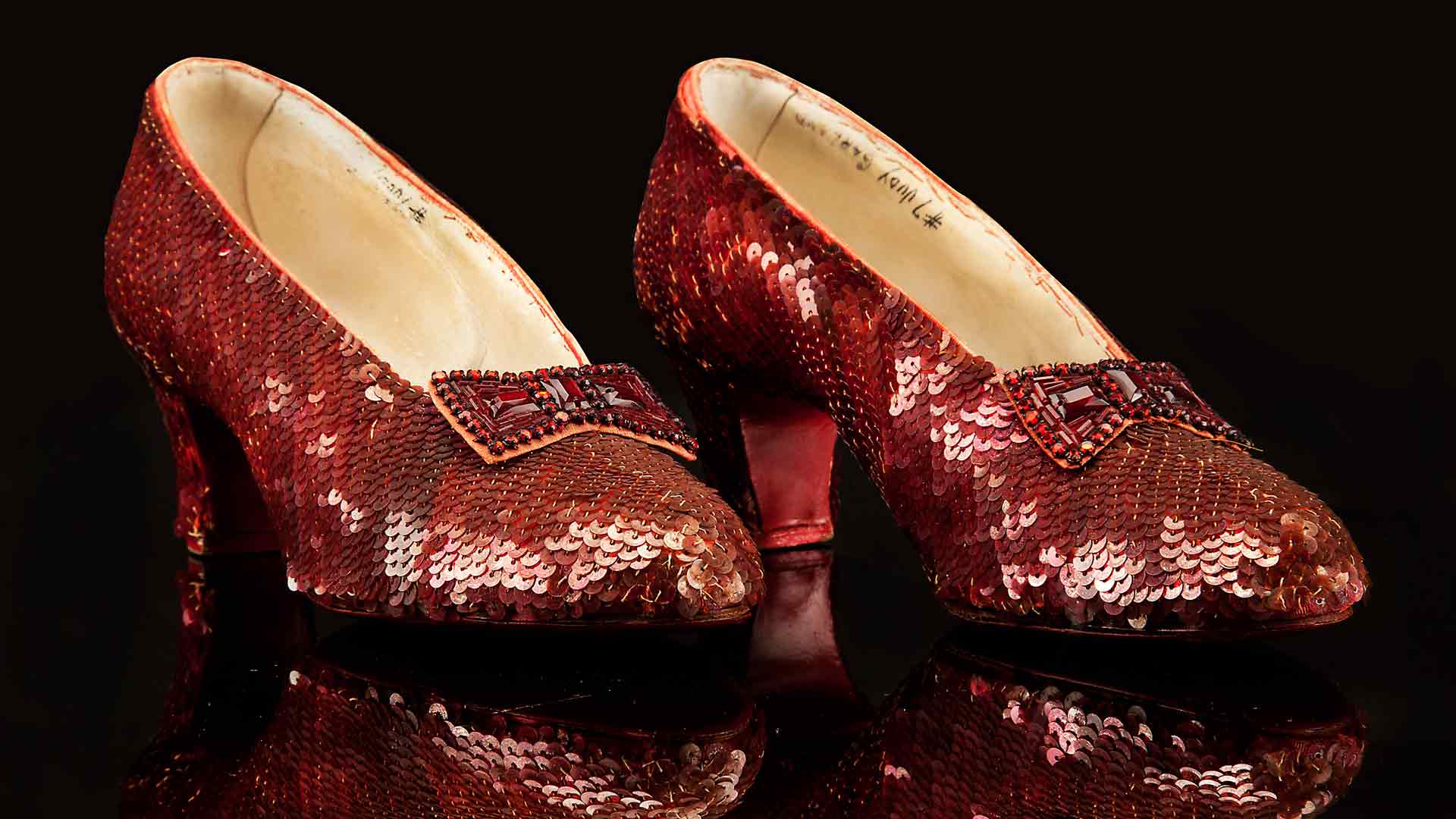El FBI recupera los zapatos de ‘El Mago de Oz’ robados hace 13 años