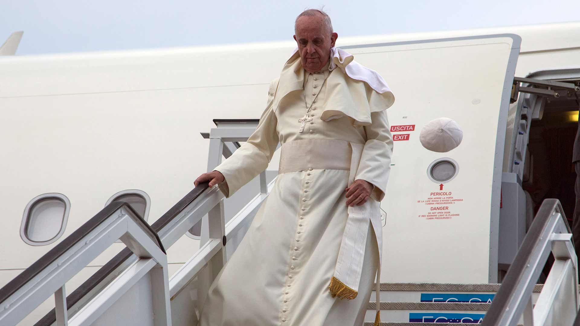 El papa expulsa del sacerdocio a Fernando Karadima por abuso sexual