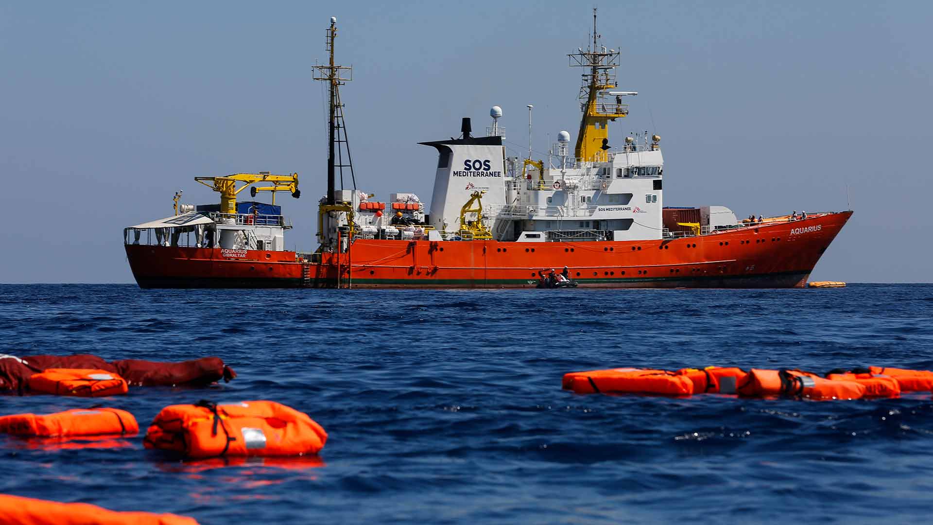 Francia buscará una "solución europea" a la situación del Aquarius, que quiere desembarcar en Marsella