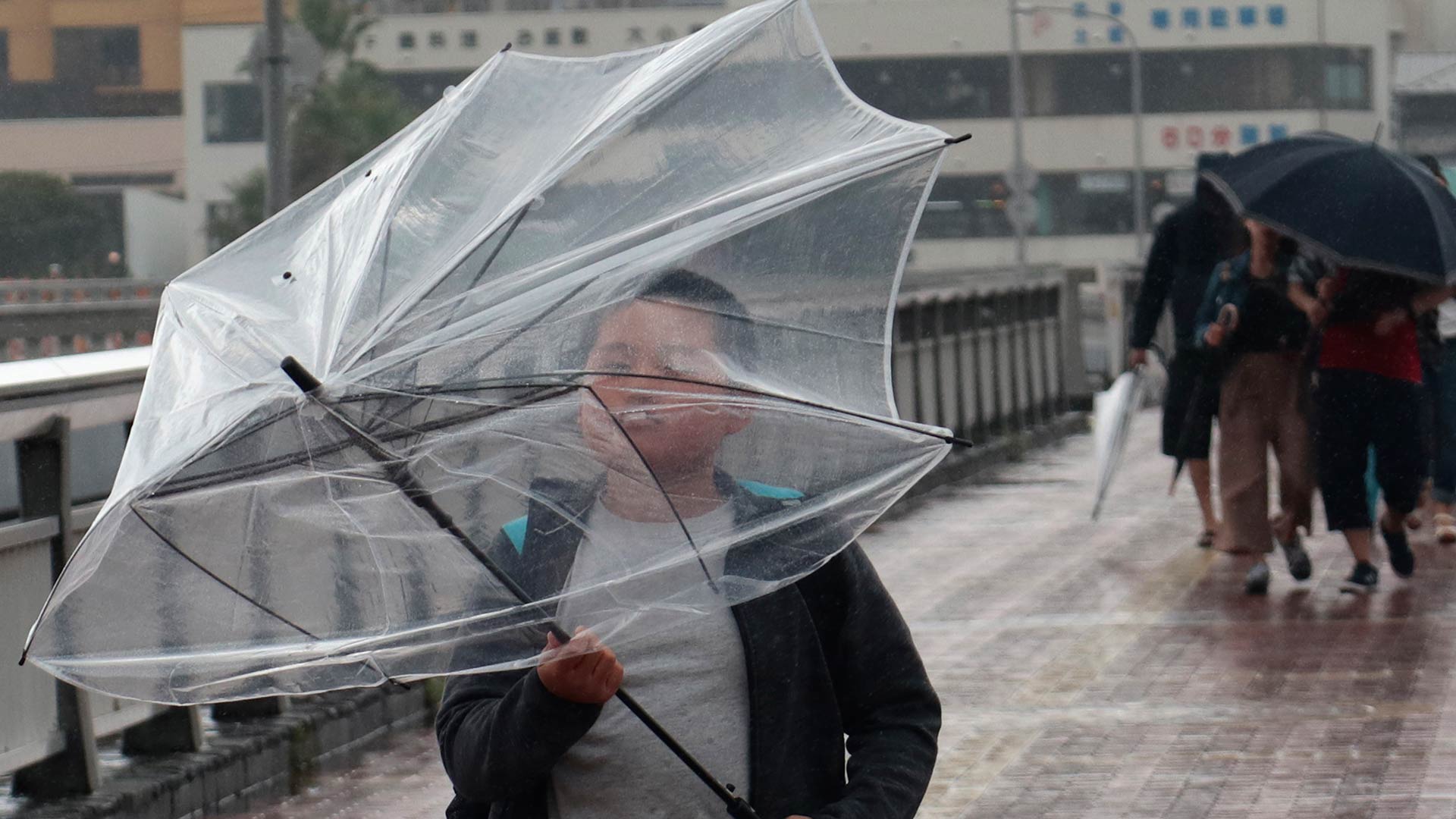 Japón se prepara para la llegada del tifón Jebi, el más potente en 25 años