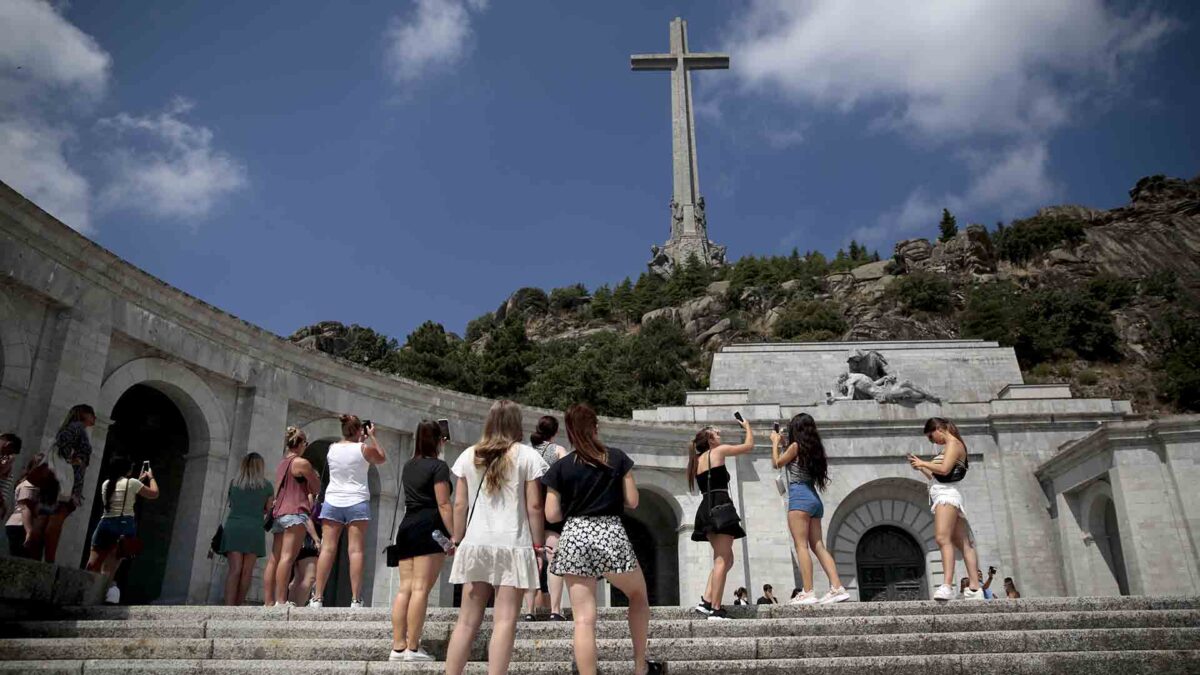 La familia Franco pide al Defensor del Pueblo que impugne la exhumación de los restos del dictador