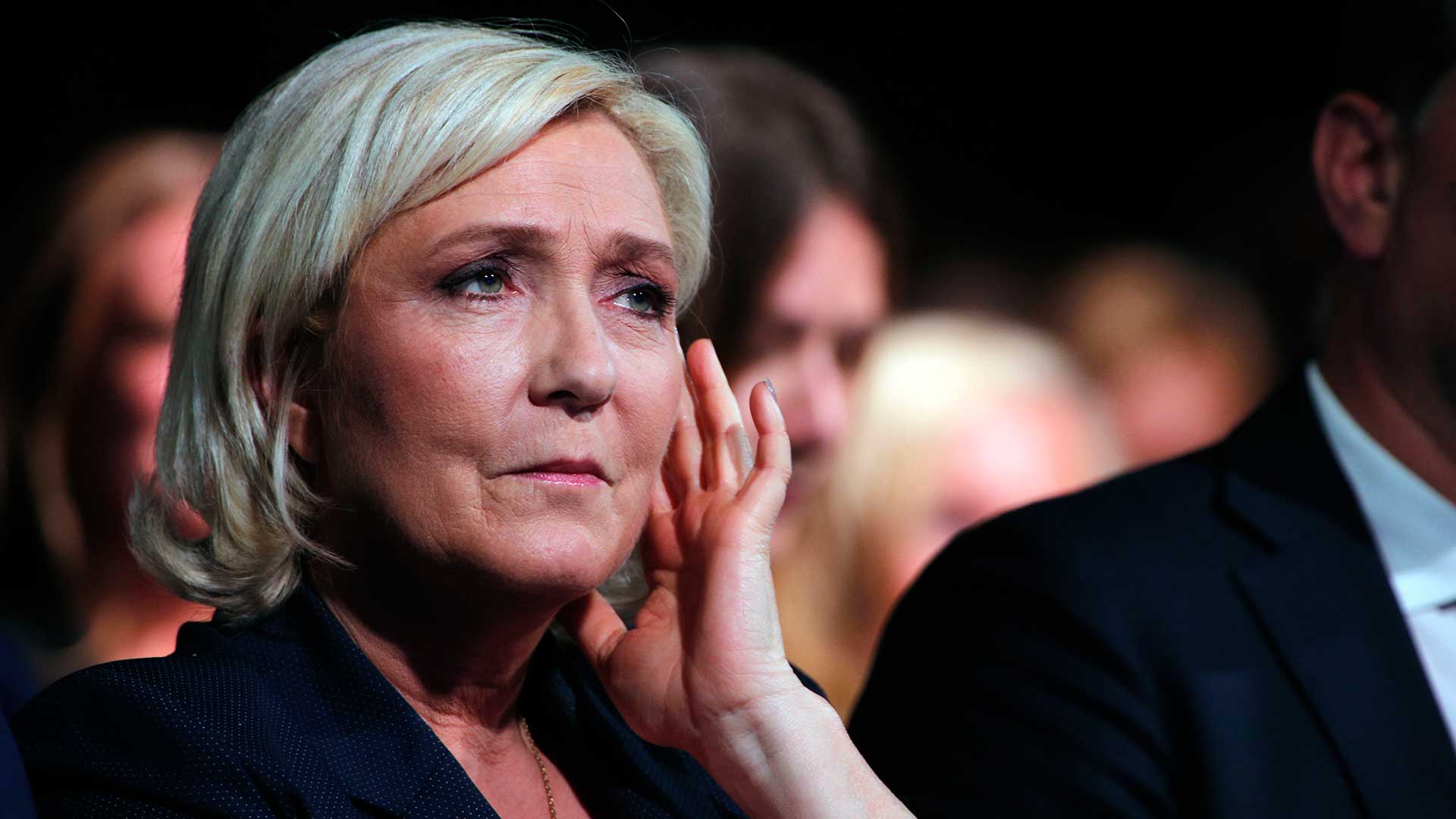 Le Pen deberá someterse a un examen psiquiátrico por publicar fotos del EI