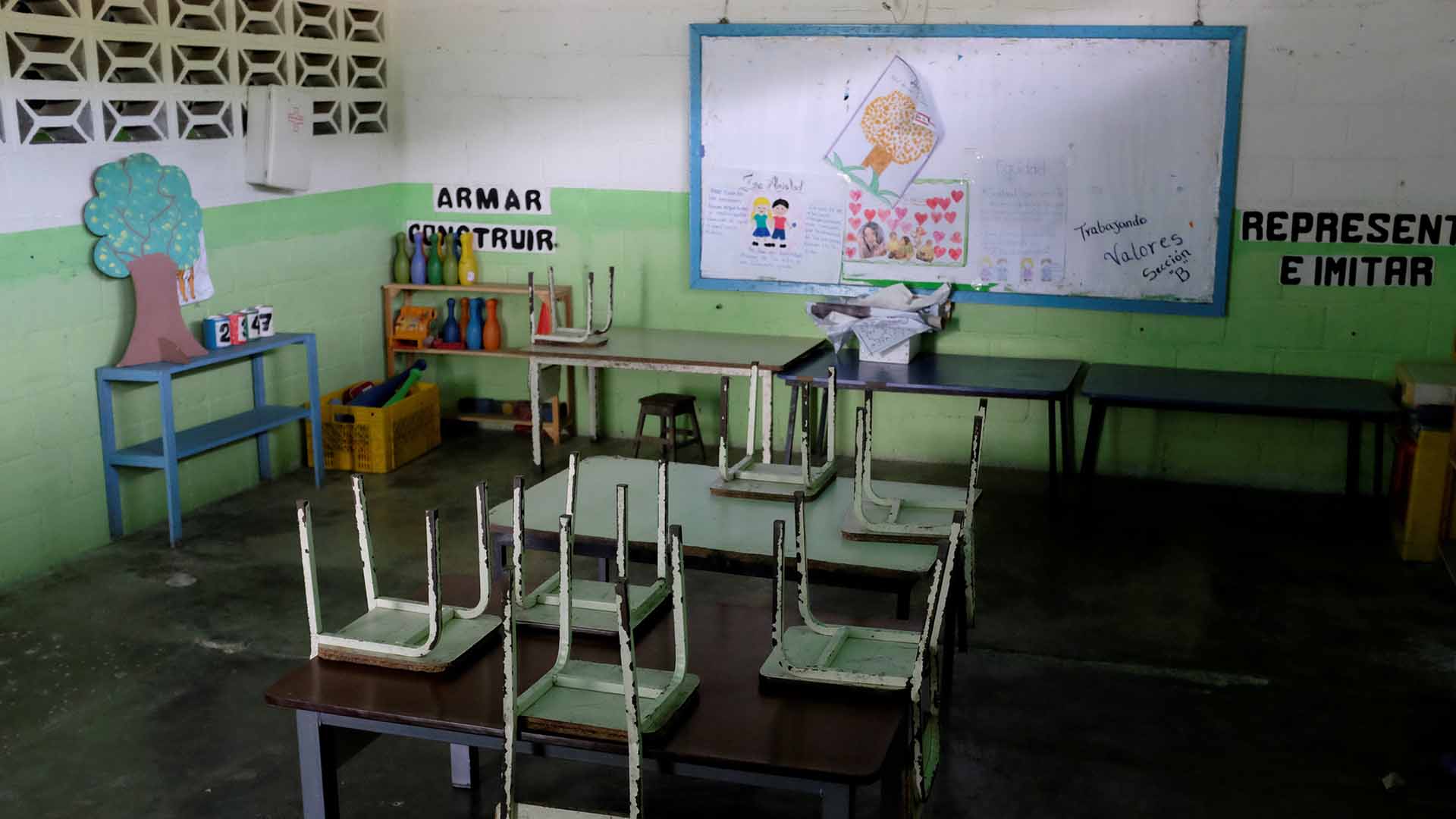 Comienza el curso en Venezuela con las escuelas y liceos custodiados con 50.000 milicianos