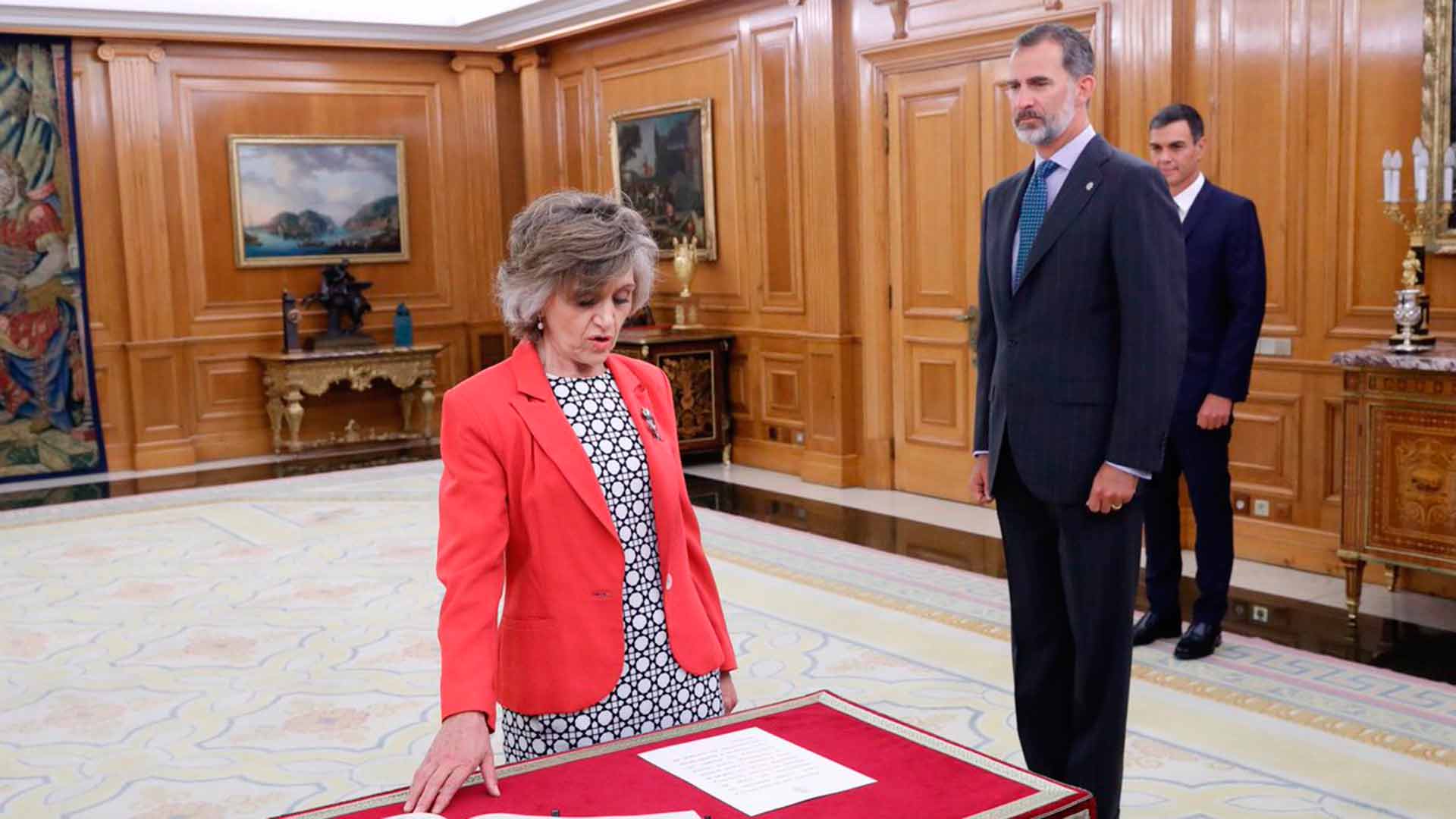 María Luisa Carcedo promete su cargo como ministra de Sanidad ante Felipe VI