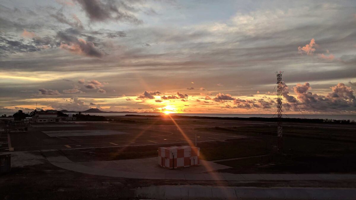 Un avión se salta la pista y cae en una laguna de Micronesia