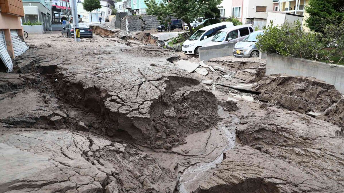 Un fuerte terremoto deja al menos ocho muertos en el norte de Japón