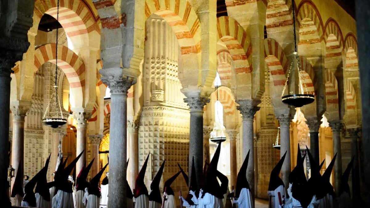 Un informe documenta que la Mezquita de Córdoba «nunca» fue de la Iglesia