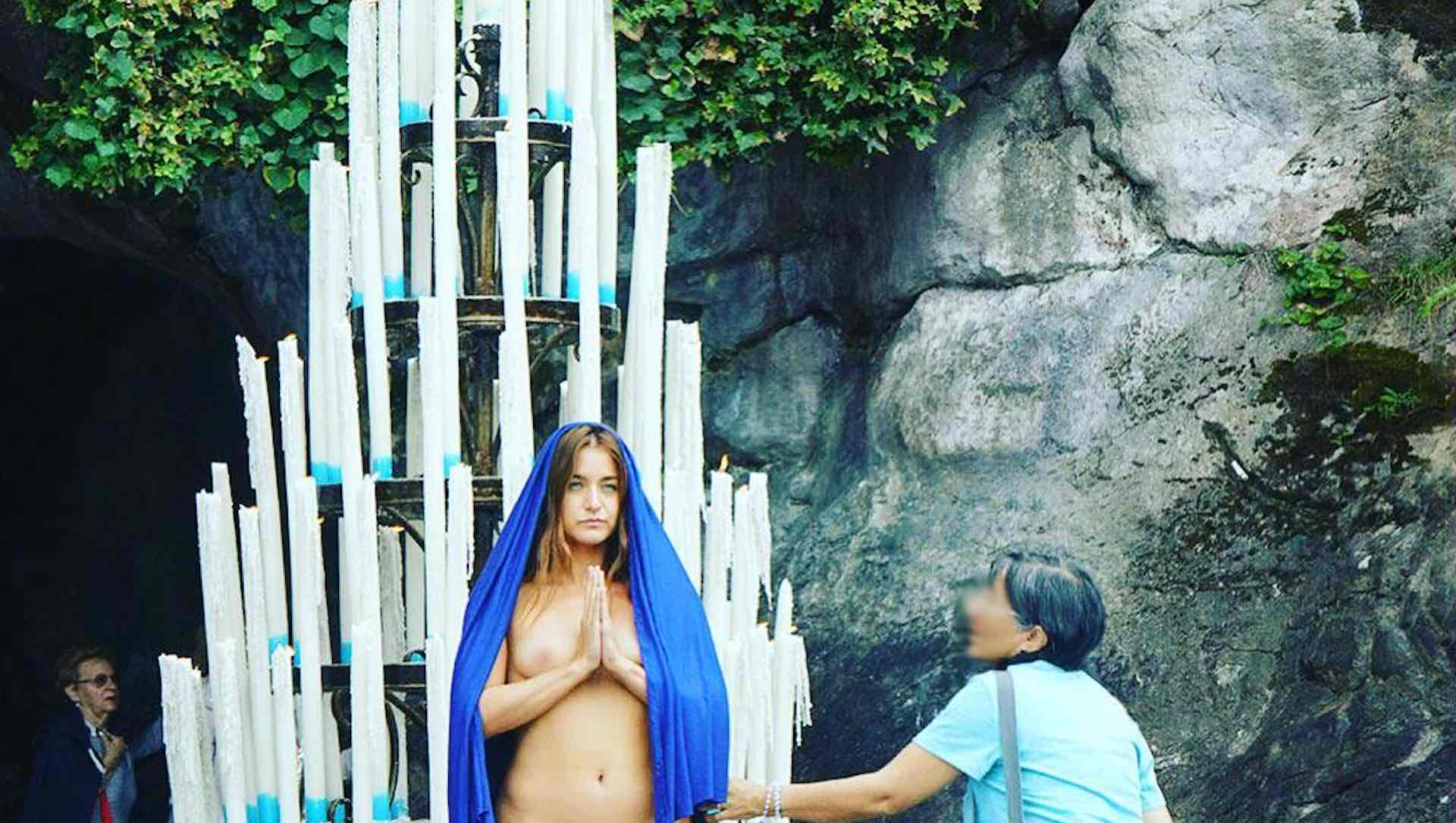 Una artista será juzgada por desnudarse en el santuario de Lourdes en Francia