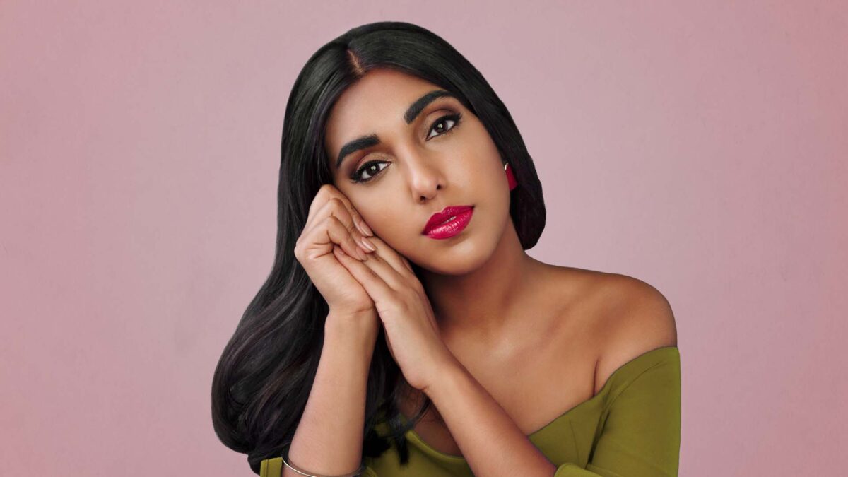 Vuelve Rupi Kaur, la reina de los poetas en Instagram