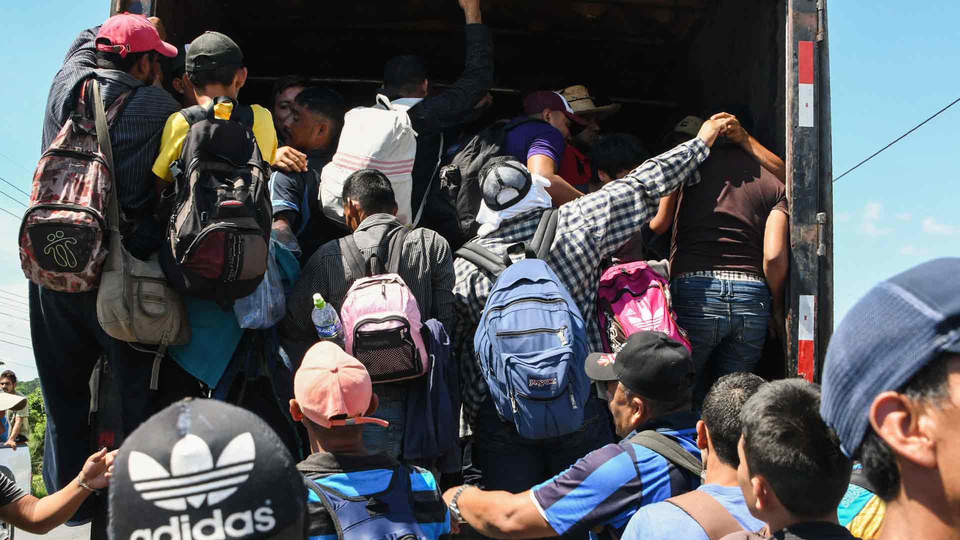 Unos 2.000 hondureños parten en caravana hasta Estados Unidos