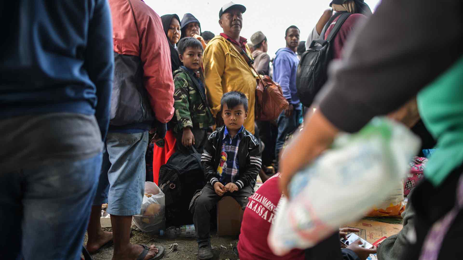 Al menos 70 menores indonesios continúan desaparecidos tras el seísmo en Célebes