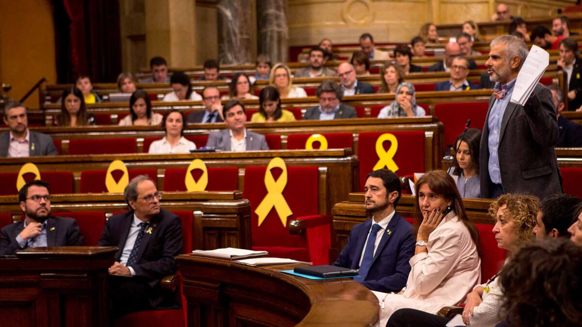 El Parlament rechaza acatar la suspensión de los diputados procesados por el juez Llarena