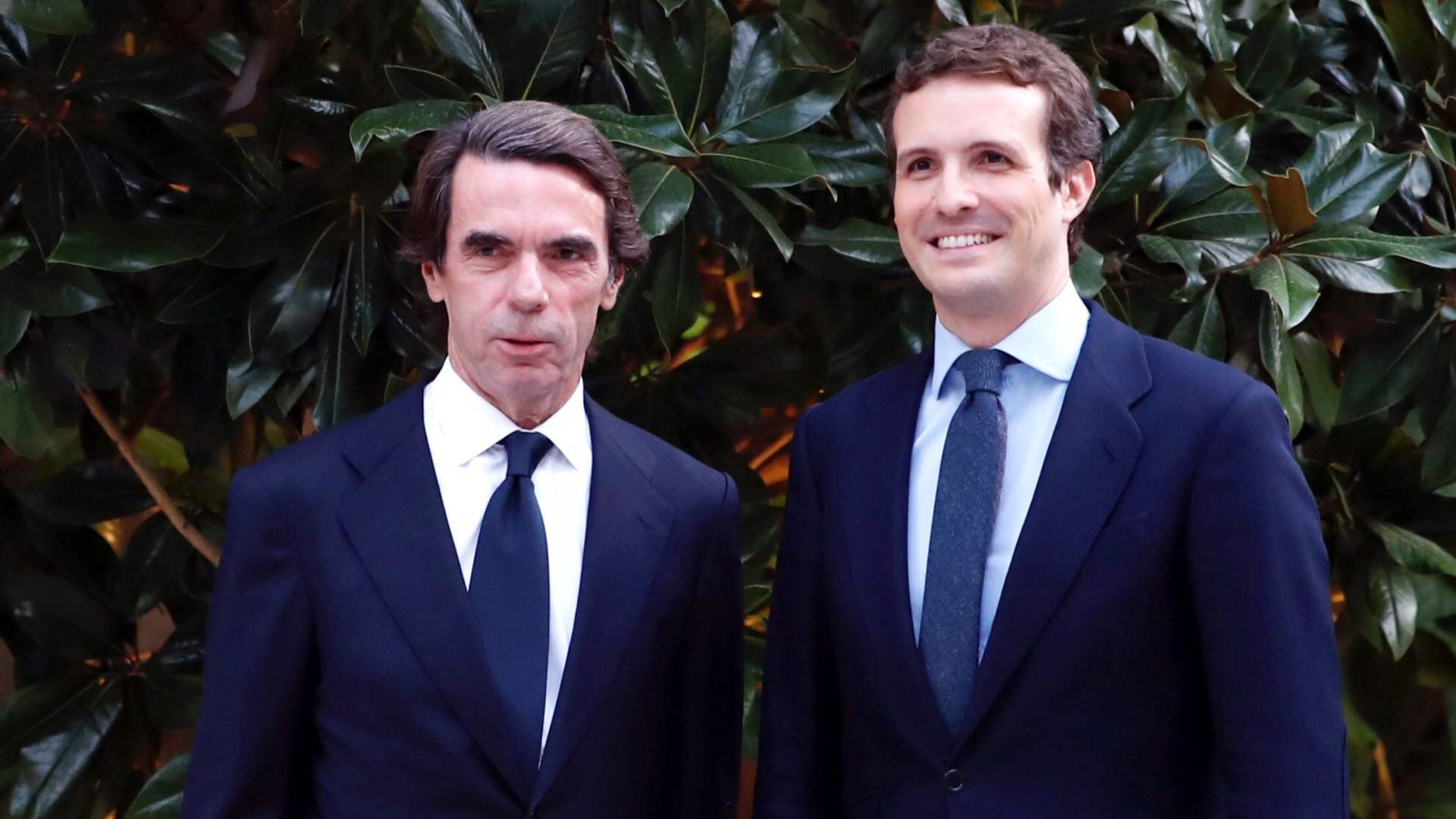 Casado se apoya en Aznar para defender la refundación del centro-derecha