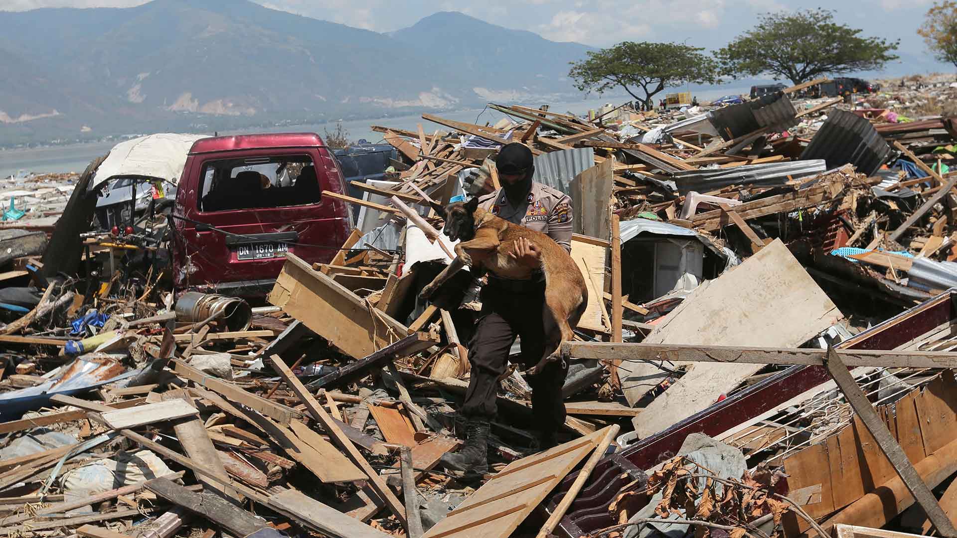 Más 1.400 personas han muerto por el terremoto en Indonesia y la ONU advierte de "necesidades inmensas"