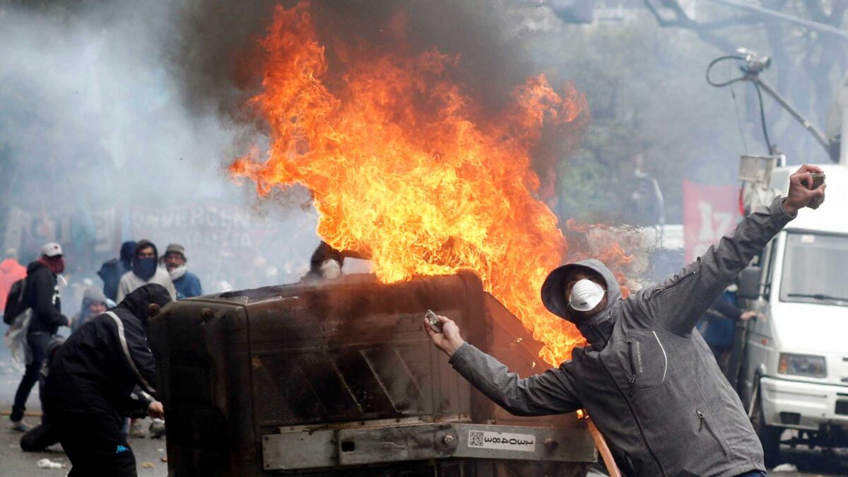 El Congreso argentino da luz verde al presupuesto de austeridad en medio de violentos disturbios