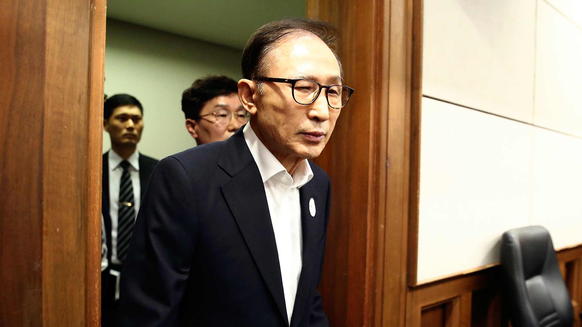 El expresidente surcoreano Lee Myung-bak, condenado a 15 años de prisión