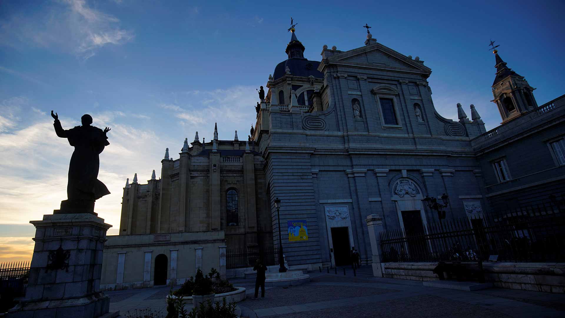 El Vaticano corrige a Calvo y afirma que no se ha pronunciado sobre el lugar de la inhumación de Franco