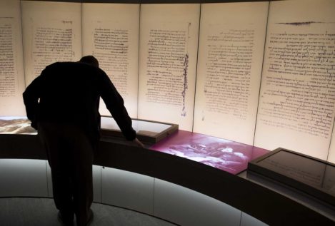 El Museo de la Biblia retira 5 fragmentos de los Pergaminos del Mar Muerto al descubrir que son falsificaciones