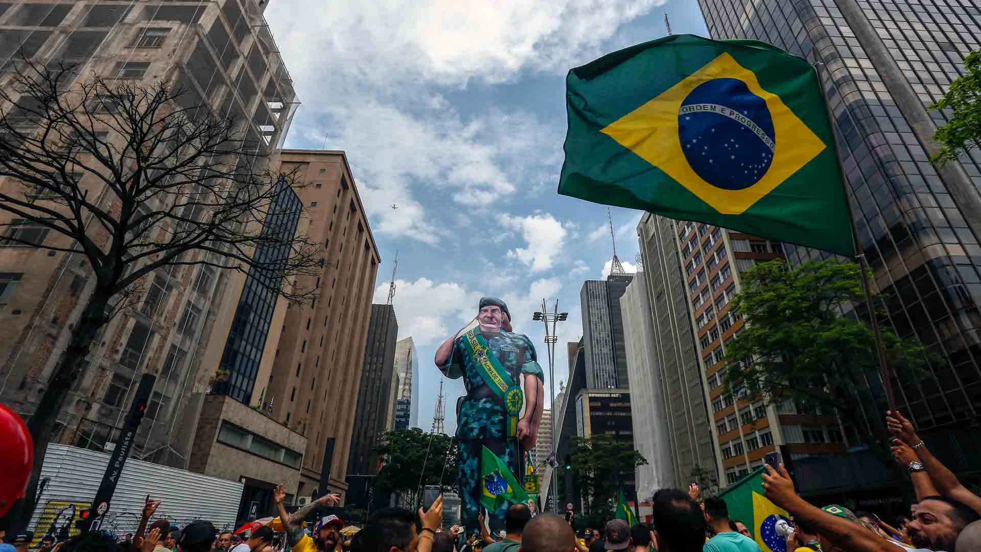 El ultraderechista Jair Bolsonaro amplía su ventaja a dos días de las elecciones en Brasil