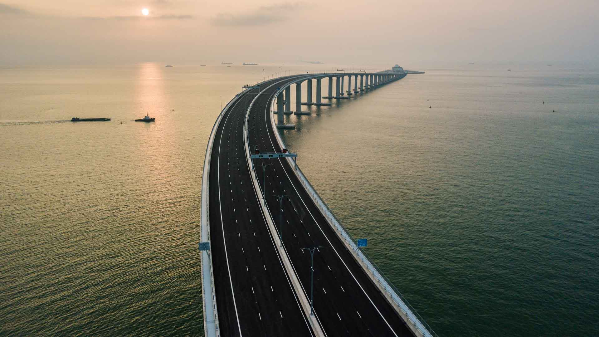 Inaugurado el puente más largo del mundo tras nueve años de polémica construcción