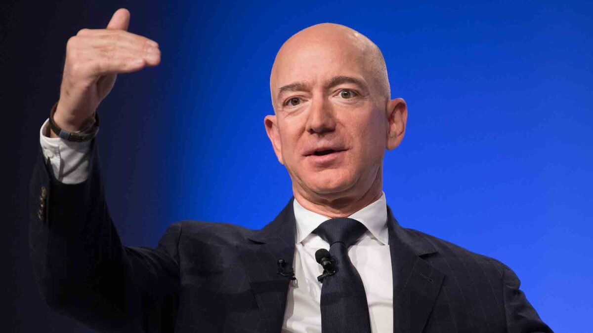 La compañía espacial de Bezos gana un contrato con la Fuerza Aérea de EEUU