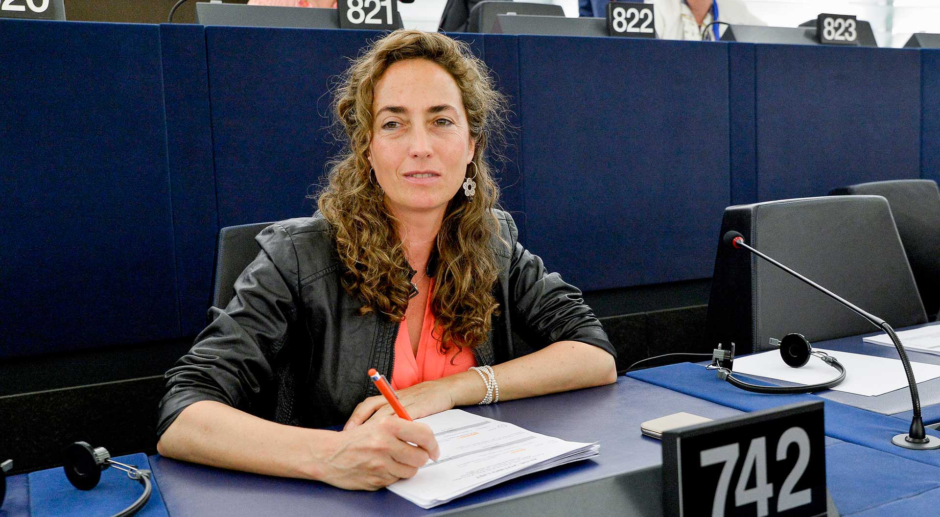 La eurodiputada Carolina Punset abandona Ciudadanos: «Te espían, tal cual hacen agentes de la KGB»