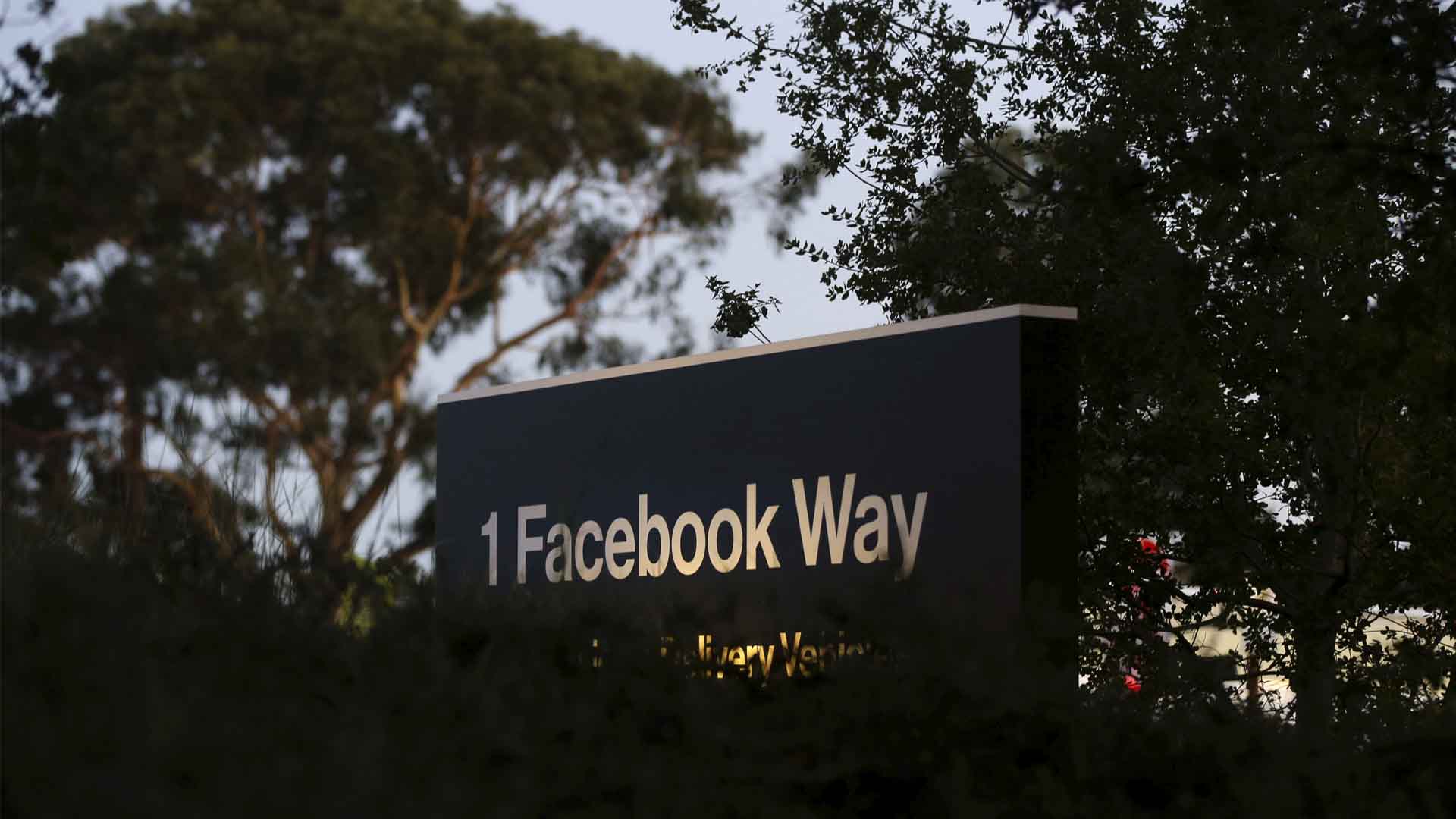 La OCU demanda a Facebook por cesión irregular de datos de sus usuarios