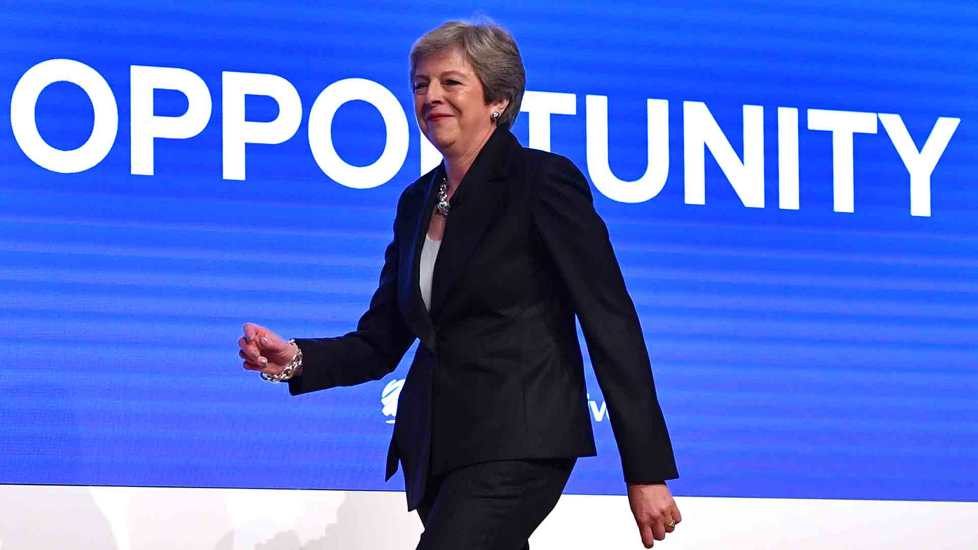 May inaugura su discurso sobre el Brexit bailando al son de 'Dancing Queen'