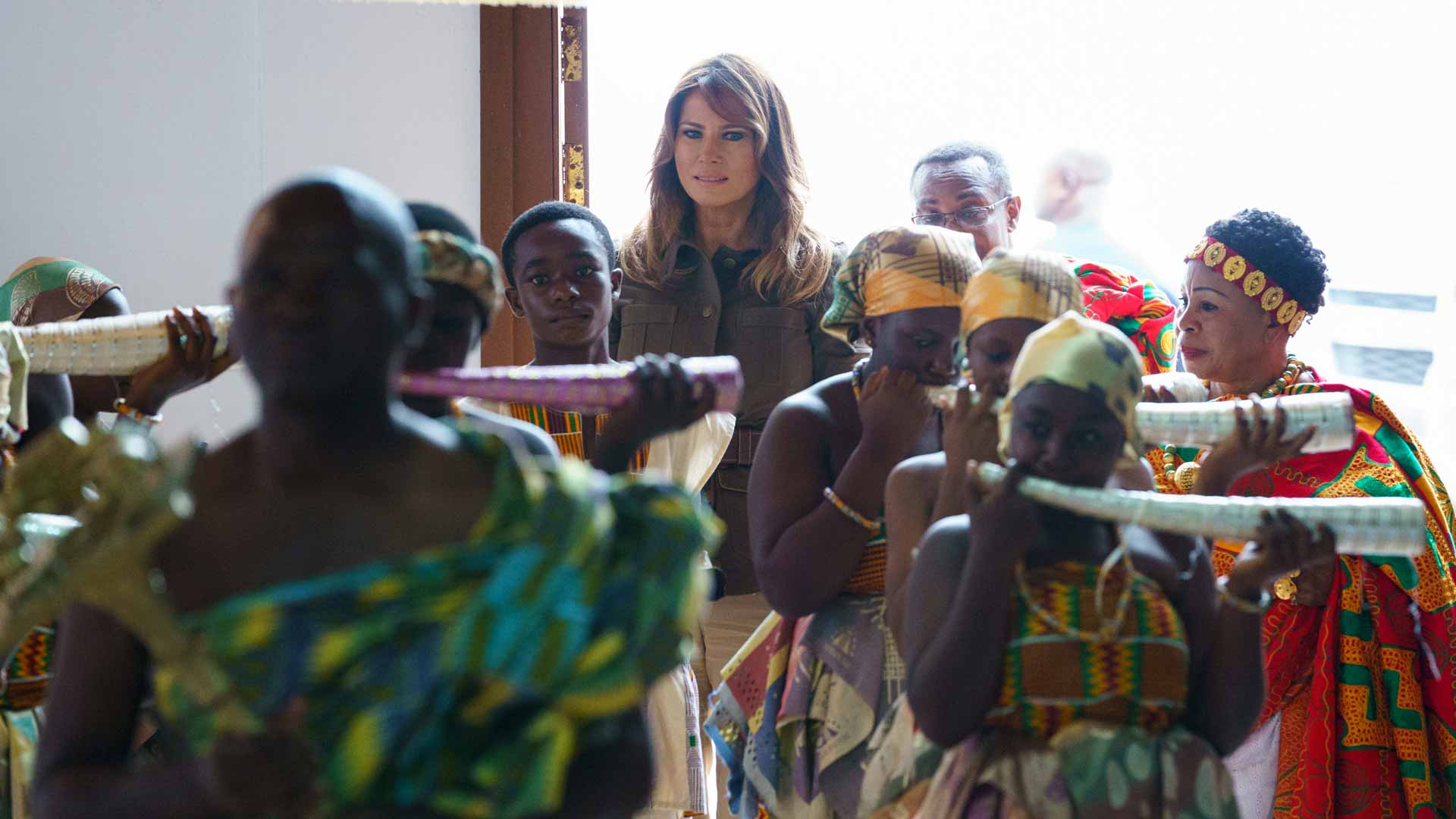Melania Trump visita una antigua fortaleza esclavista en Ghana