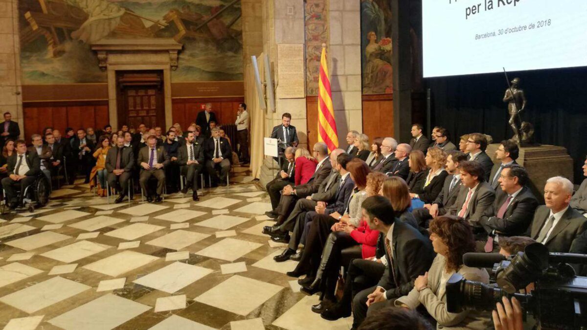 Puigdemont anuncia la creación un registro ciudadano en la presentación del Consell per la República