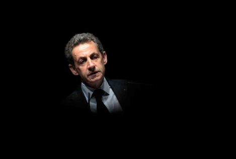Estos son los libros que Nicolas Sarkozy se ha llevado a la cárcel (y el mensaje que quiere dar)