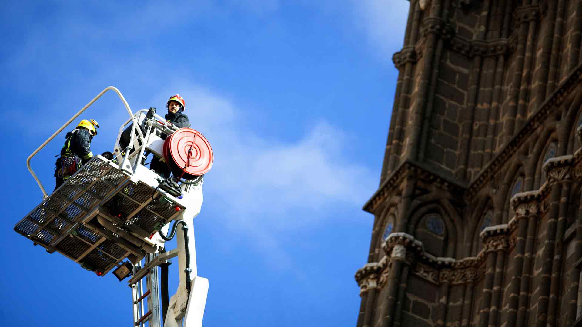 Se desprende una cornisa de 20 kilogramos de la catedral de Toledo
