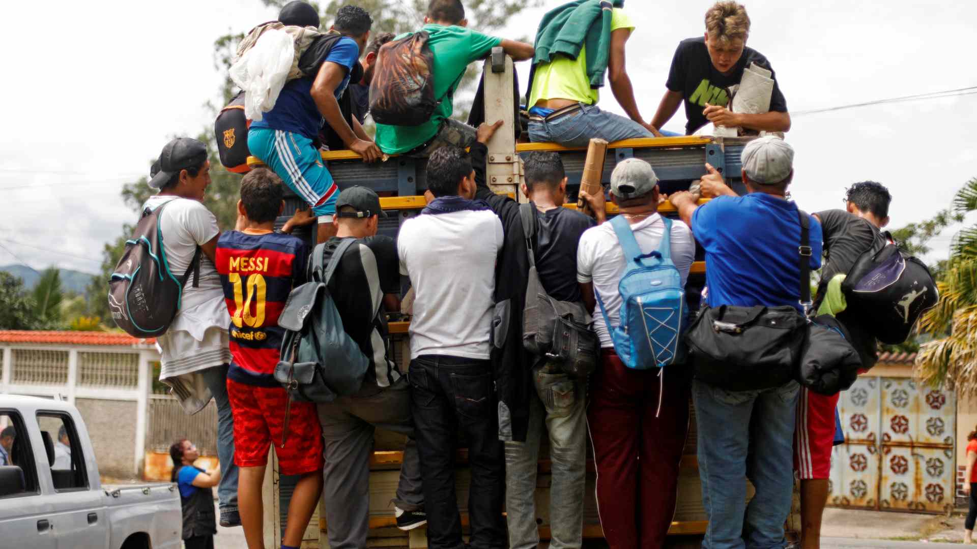 Trump amenaza a Honduras, Guatemala y El Salvador si no frenan las caravanas de migrantes