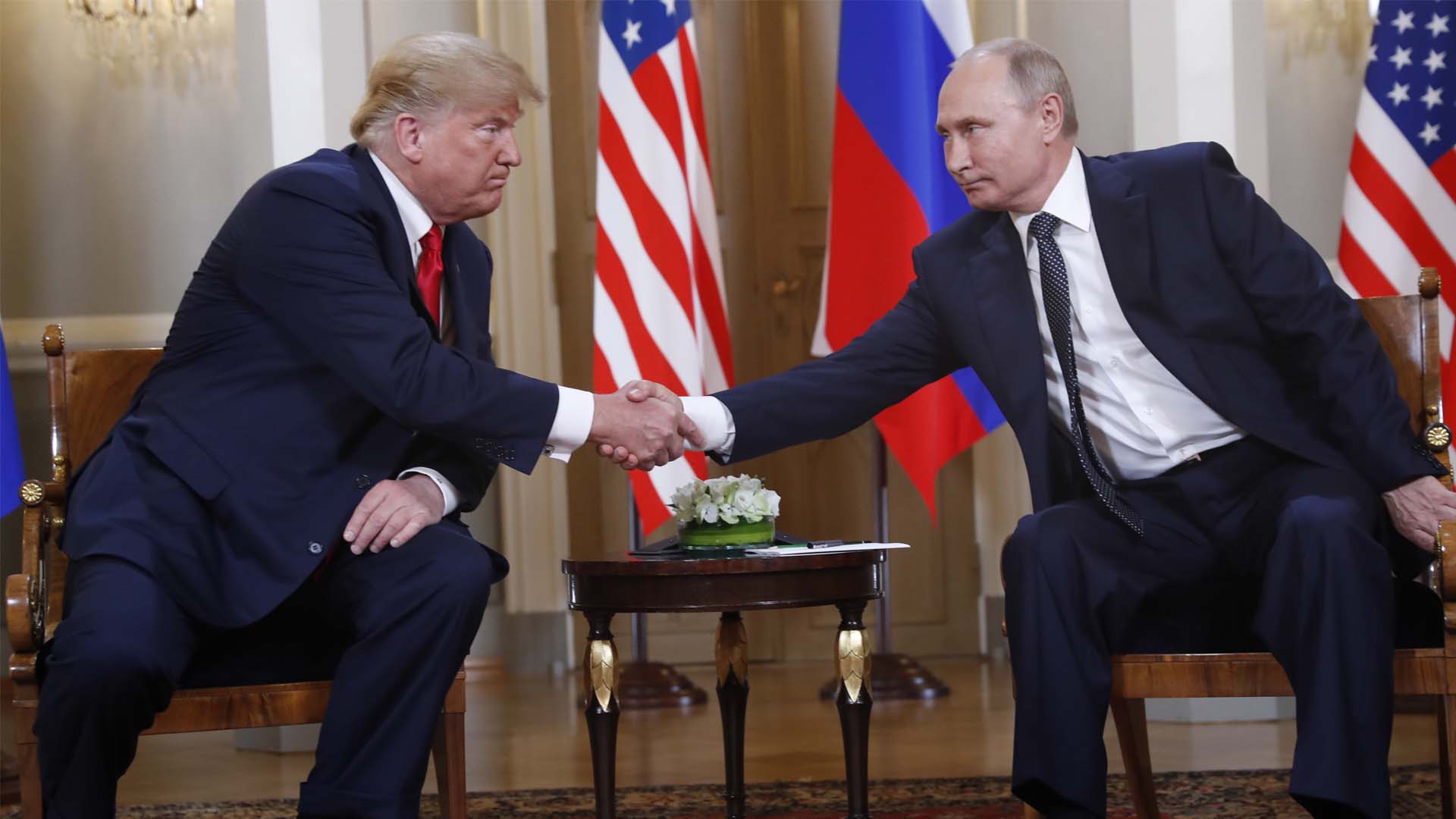 Trump asegura que Putin «probablemente» ordenó matar gente, pero que «confía» en él
