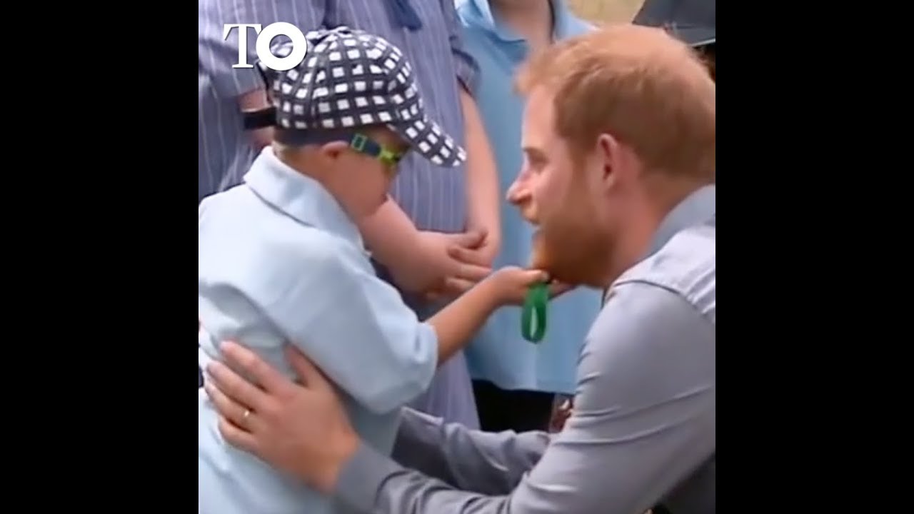 Un niño de cinco años se salta el protocolo y estira la barba del príncipe Harry