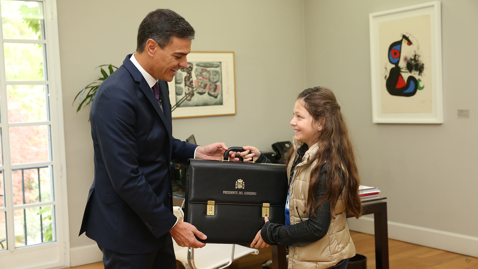 Una niña de 9 años asume la presidencia del Gobierno de España