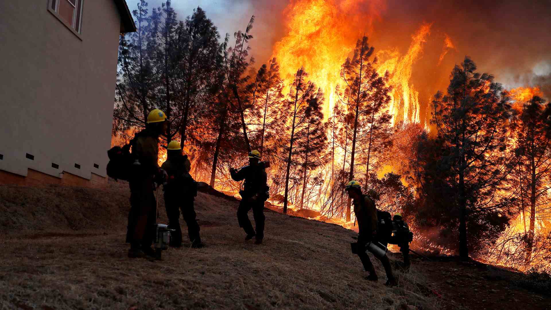 "100% contenido" el incendio más letal de la historia de California