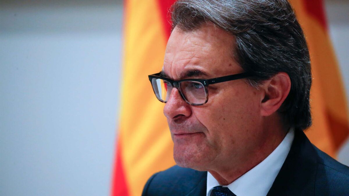 Artur Mas y otros exaltos cargos catalanes, condenados a devolver 4,9 millones gastados en el 9N