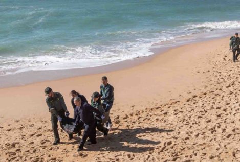 Ascienden a 18 los cadáveres recuperados tras el naufragio de una patera en Cádiz