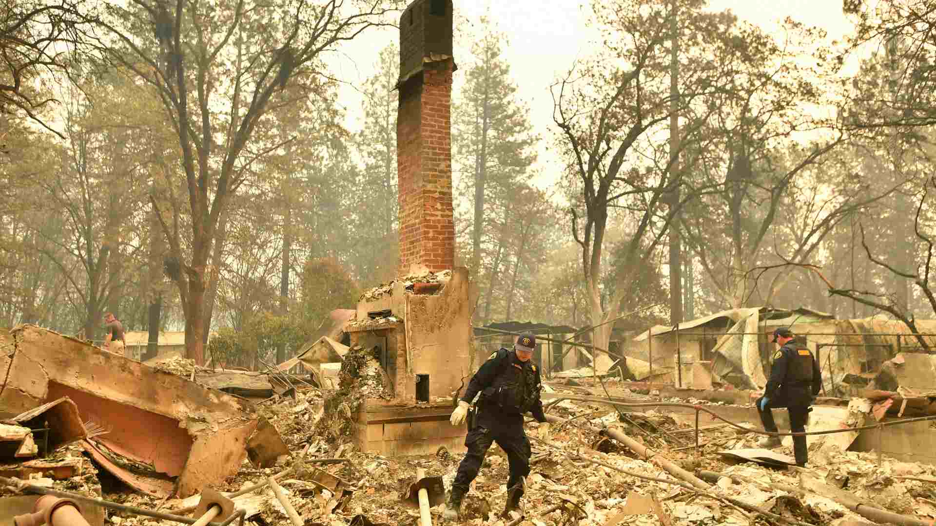 Ascienden a 42 los muertos en los incendios de California mientras sigue la búsqueda de desaparecidos