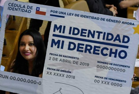 Chile promulga una ley que permite el cambio de sexo en documentos desde los 14 años