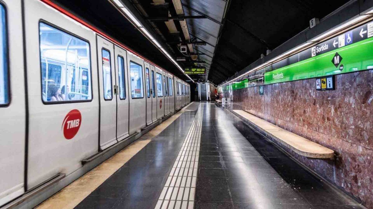 Detectada pintura con amianto en 49 vagones del metro de Barcelona