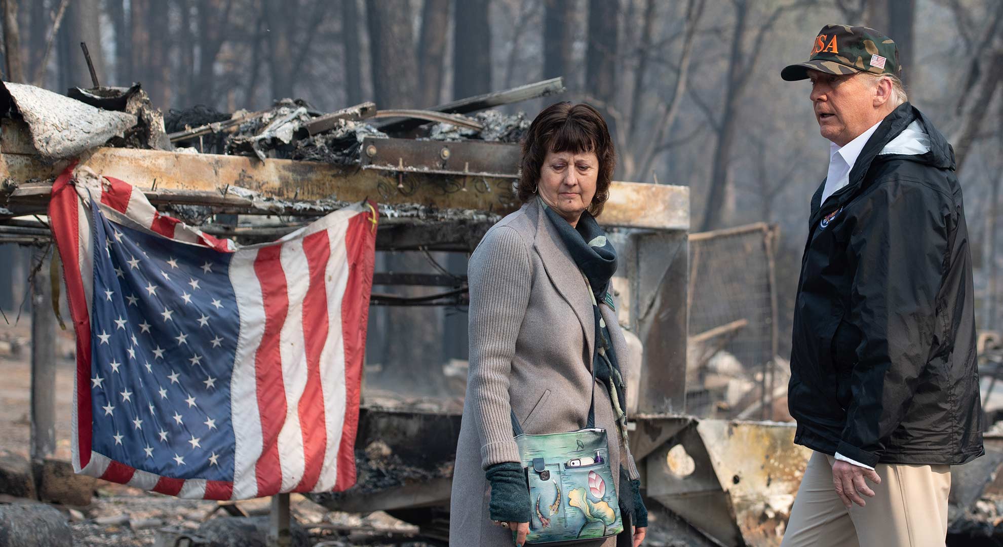 Donald Trump visita una California devastada por los incendios